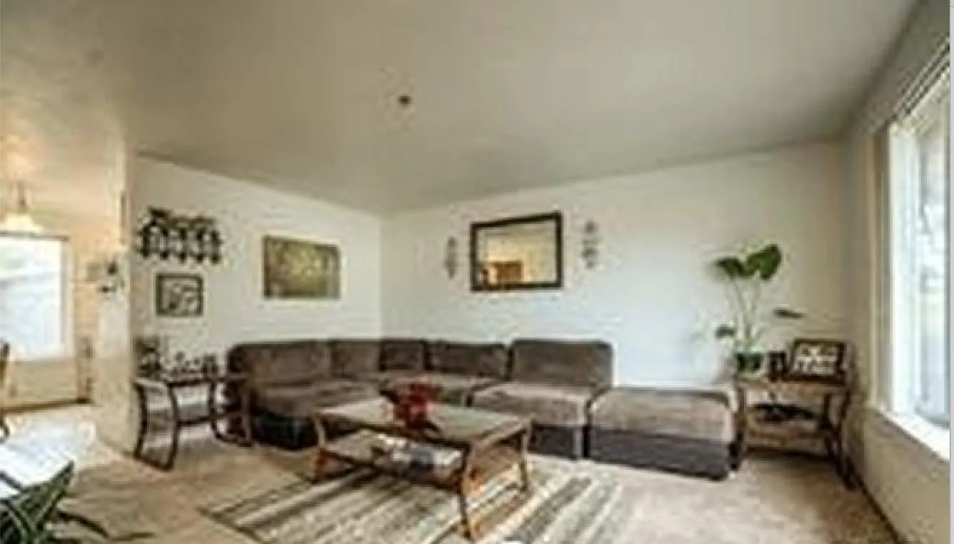 406 22nd Ave SW — Photo 3