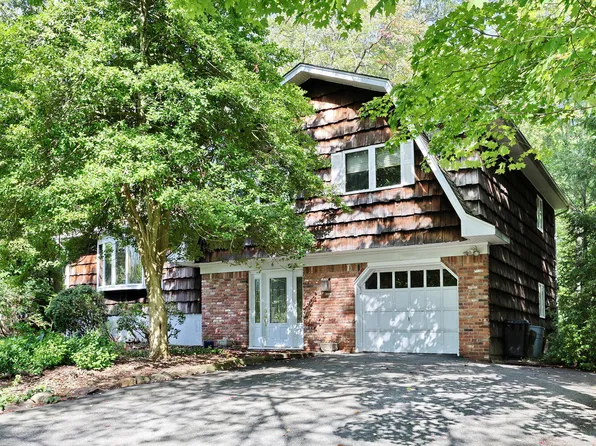 6 Catherine Ct, Ringwood, NJ 07456