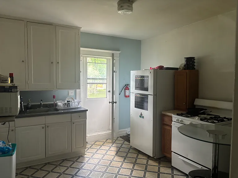 2564 Premont Ave #2 — Photo 9
