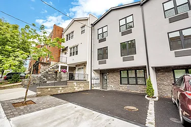 Rented by R New York