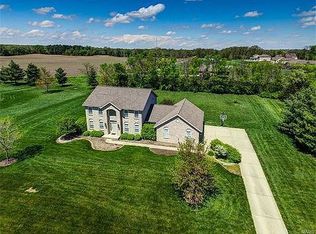 5229 White Oak Dr, Smithton, IL 62285