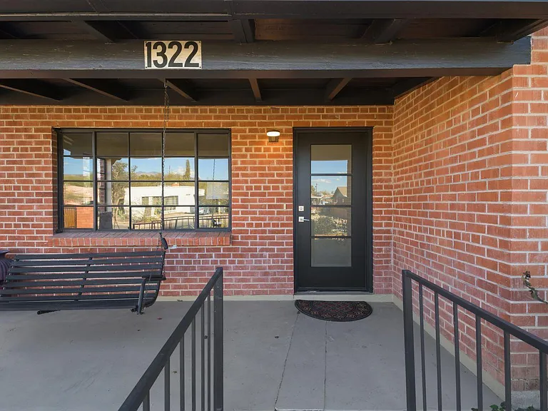 1322 E Miles St — Photo 16