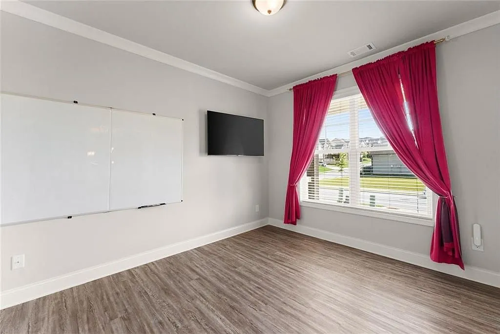 5 bed, 4.0 bath, 3540 sqft, $3,750 — Photo 3