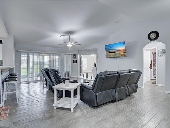 4th image of 418 Pinafore AVE