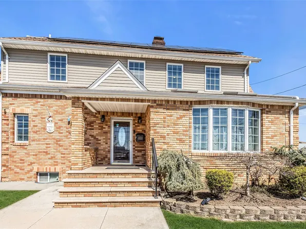 209 Bay Avenue, Hicksville, NY 11801