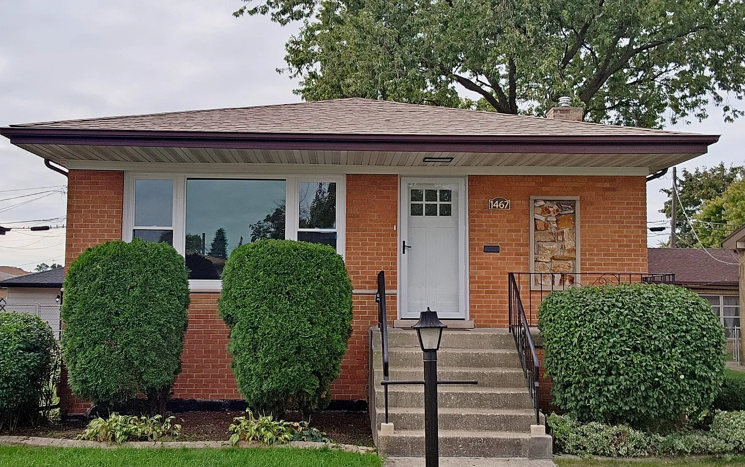 1467 Memorial Dr photo 1