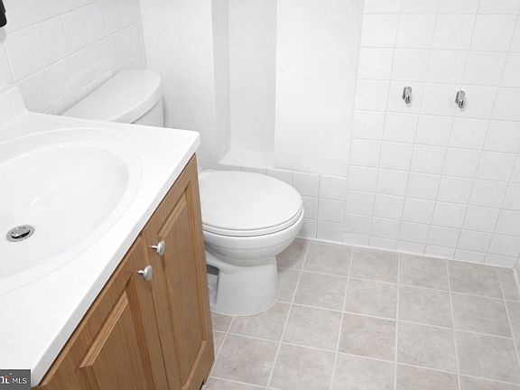 5th image of 1370 H St NE