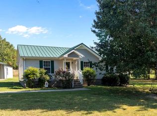 1033 Twin Creek Rd, Charlotte, TN 37036