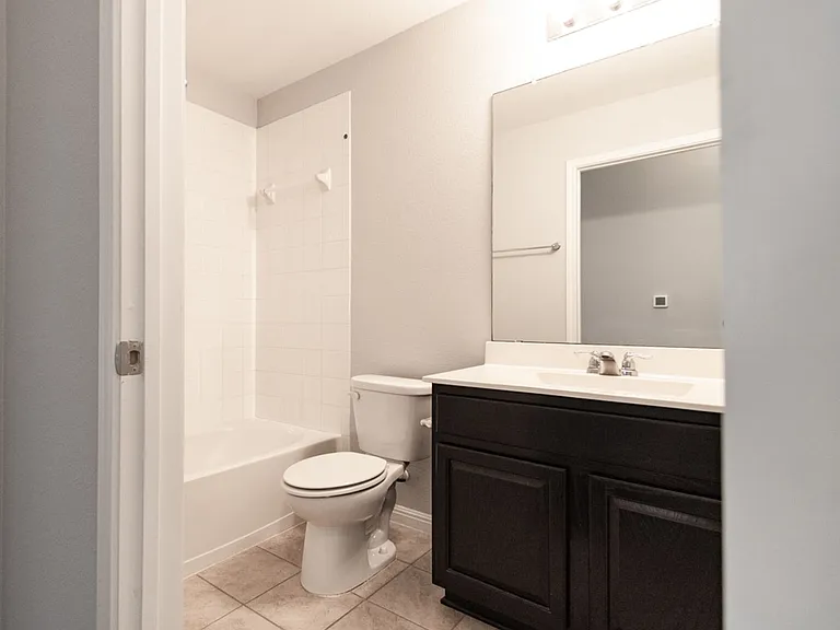 1411 Elbe St — Photo 25