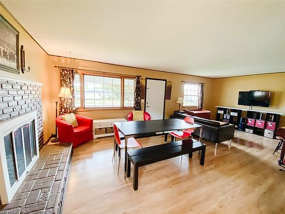 5th image of 482 Myra Dr