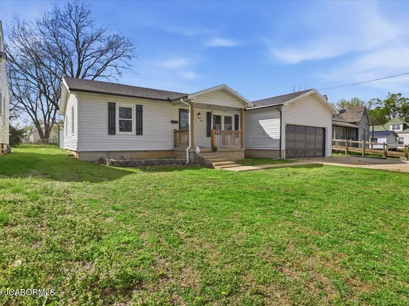305 N Van Buren St, Versailles, MO 65084