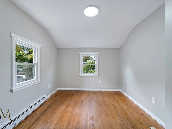 2nd image of 98 Barnum St