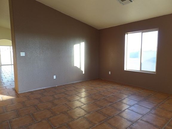 2nd image of 1083 E San Luis Ln