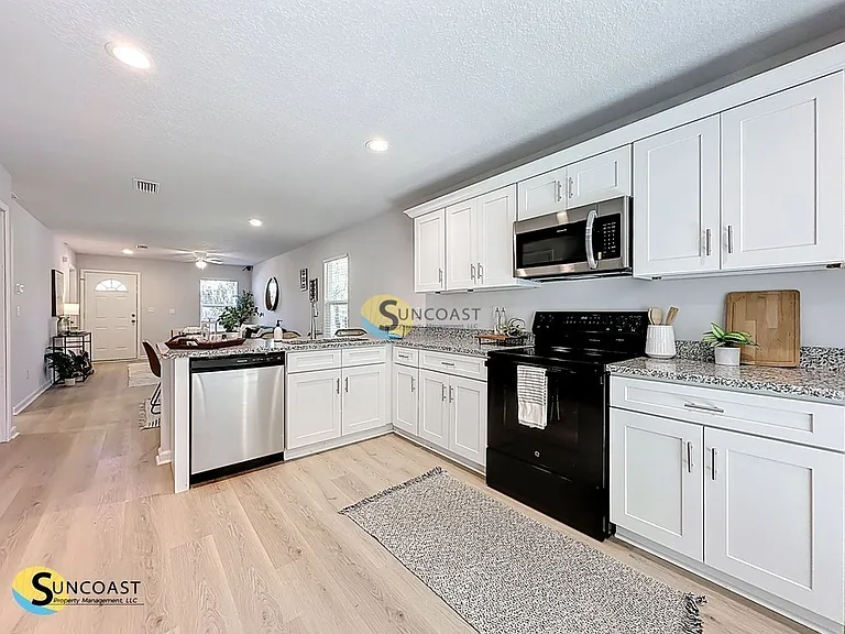 1336 W 30th St — Photo 11