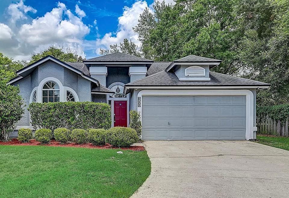 1st image of 302 Lake Bluff Ct
