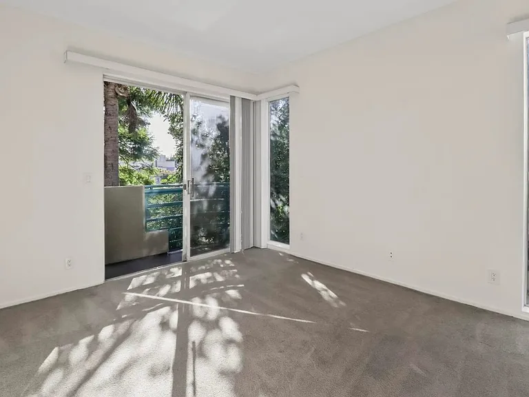 1828 Purdue Ave #201 — Photo 12