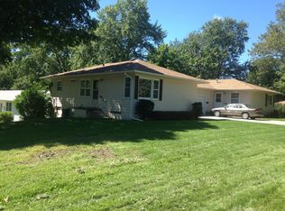 1409 Maplewood Dr, Cedar Falls, IA 50613