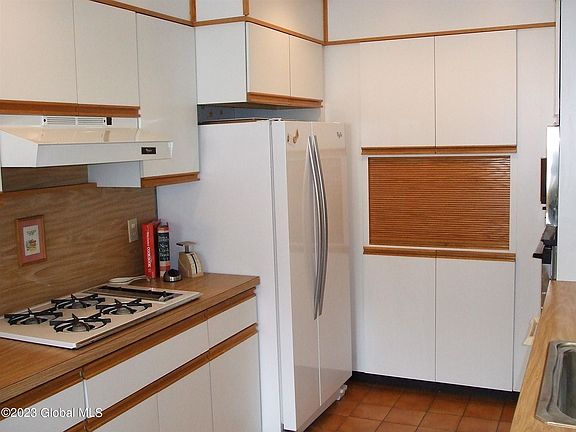 4th image of 2104 Van Rensselaer Dr
