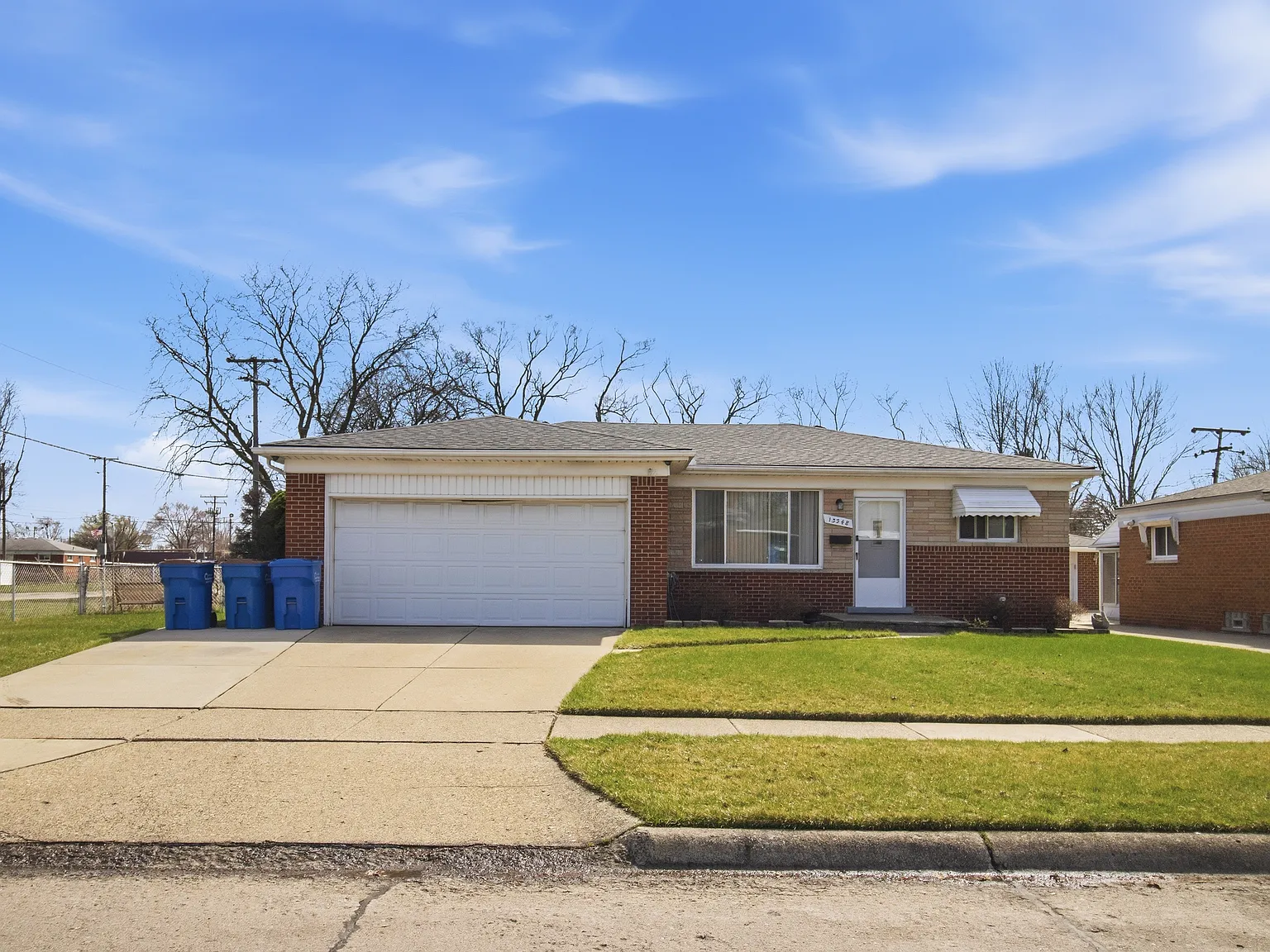 3 bed, 1.5 bath, 990 sqft, $2,100 — Photo 2