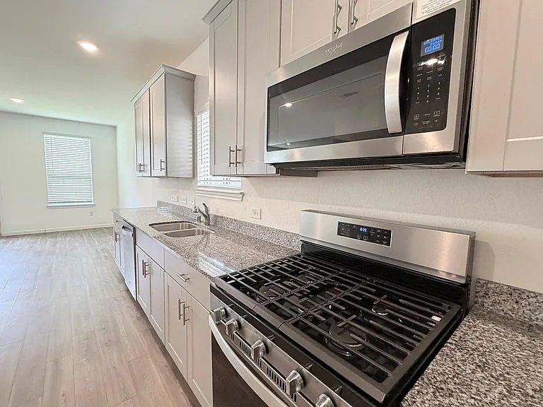 1020 Laguna Cove Dr — Photo 9
