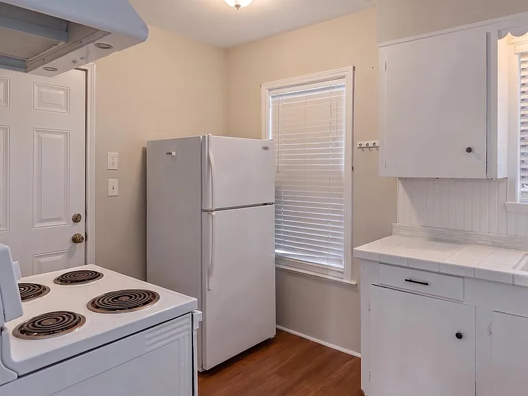 2313 Avenue L — Photo 13