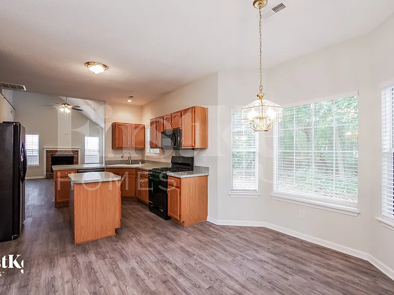 7031 Reedy Creek Rd — Photo 6