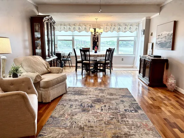 9 Park Ave APT 313, Hull, MA 02045