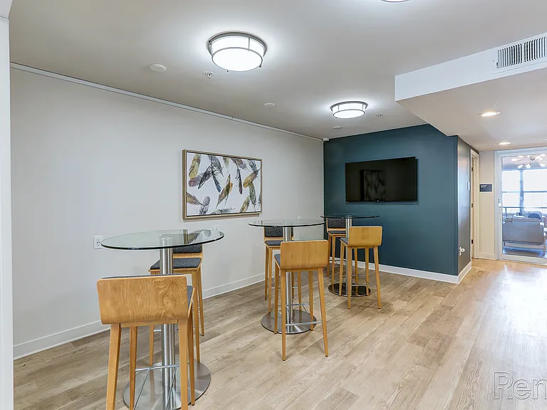 619 N Shore Dr #1 — Photo 32