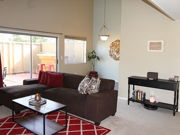 3rd image of 411 Los Arbolitos Blvd