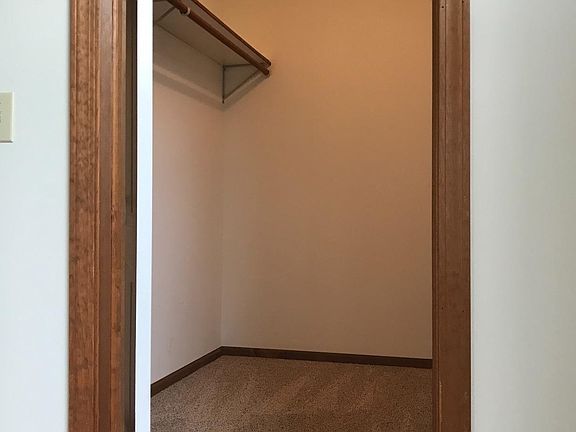 3rd image of 11706 Hawthorne Glen Dr