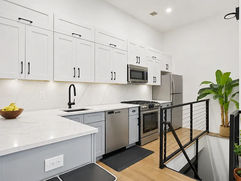 841 Dekalb Ave #1R — Photo 3