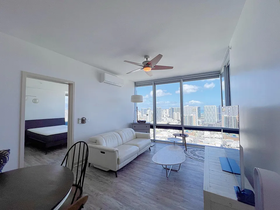 555 South St #3801
