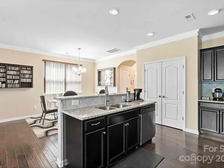 5009 Mockernut Ln — Photo 29