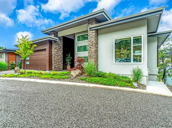 3452 Blue Grass Ln, Kelowna, BC V1V 3G1