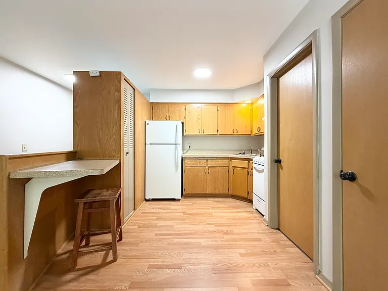 Middleton Commons — Photo 9