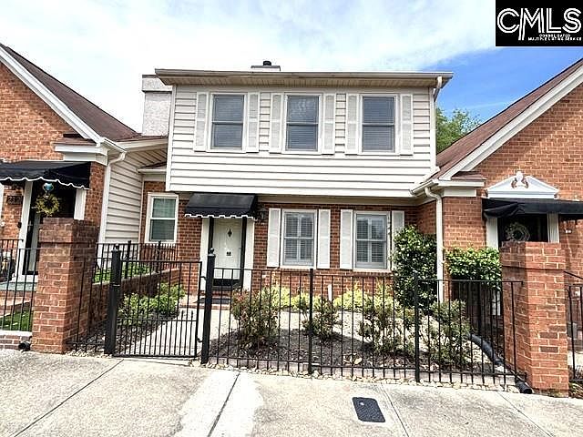 1st image of 210 Carlyle Cir