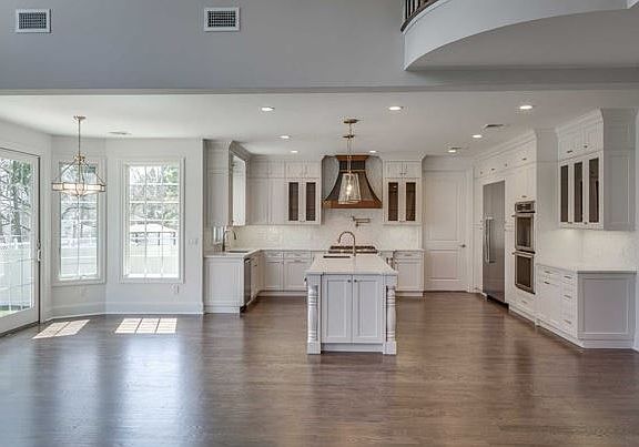 3rd image of 790 Kearney Pl