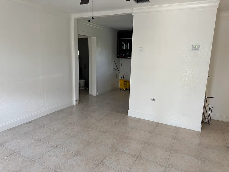 2849 NW 4th St — Photo 1