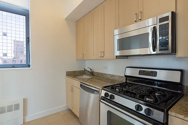 Rented by Stonehenge NYC LLC | media 64