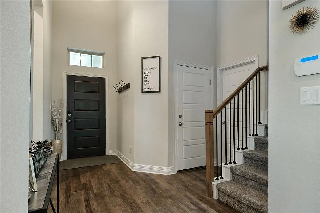 4 bed, 3.0 bath, 2638 sqft, $2,700 — Photo 4