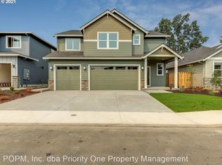 281 NE Regan Hill Loop #A, Estacada, OR 97023