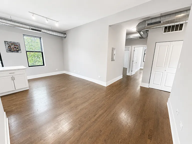1044 W 18th St #3R — Photo 4