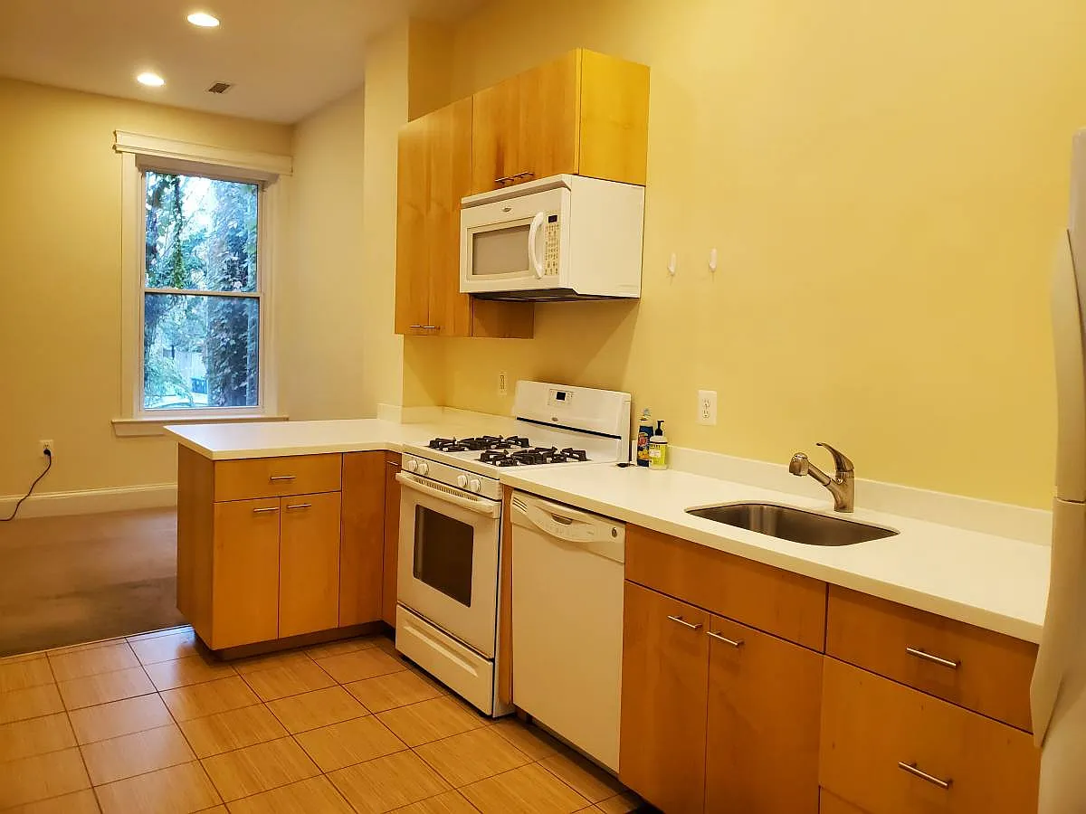 Irving House — Photo 2