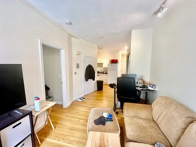 392 Commercial St #3 — Photo 2