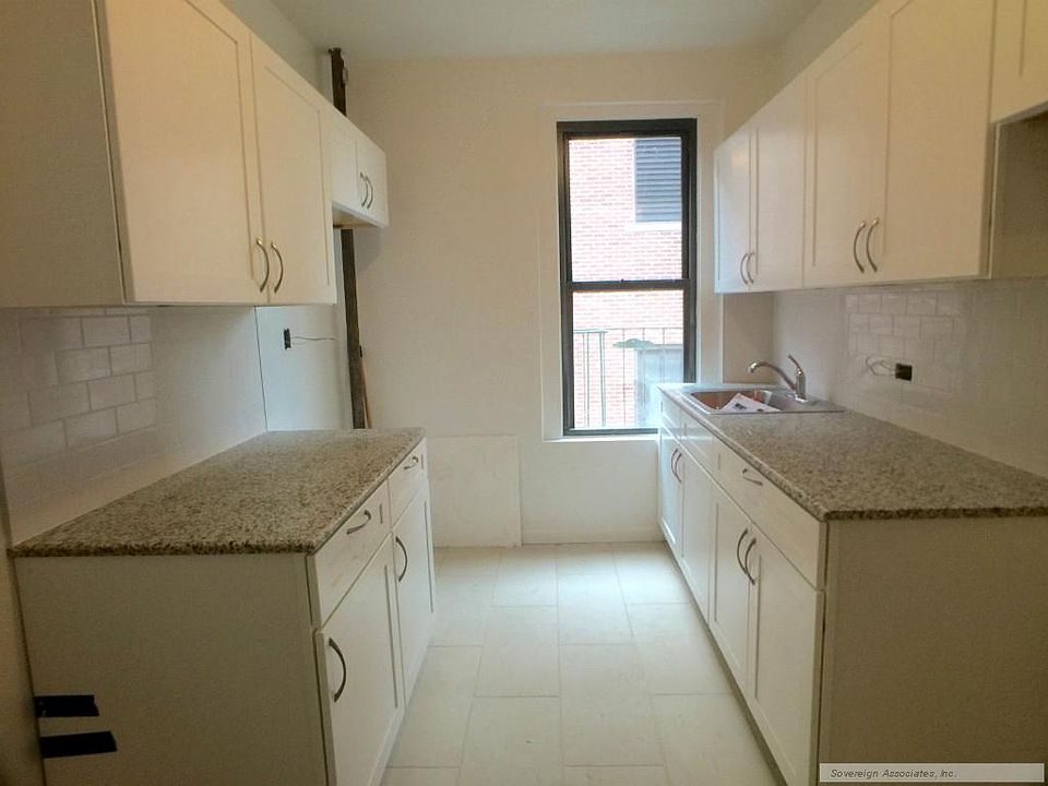 2nd image of 165 Pinehurst Ave APT 5H