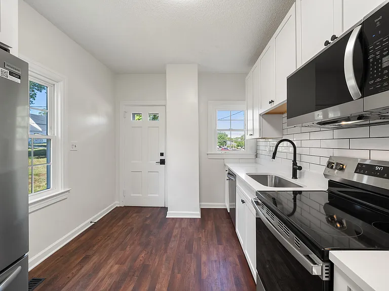2312 Maple St — Photo 6