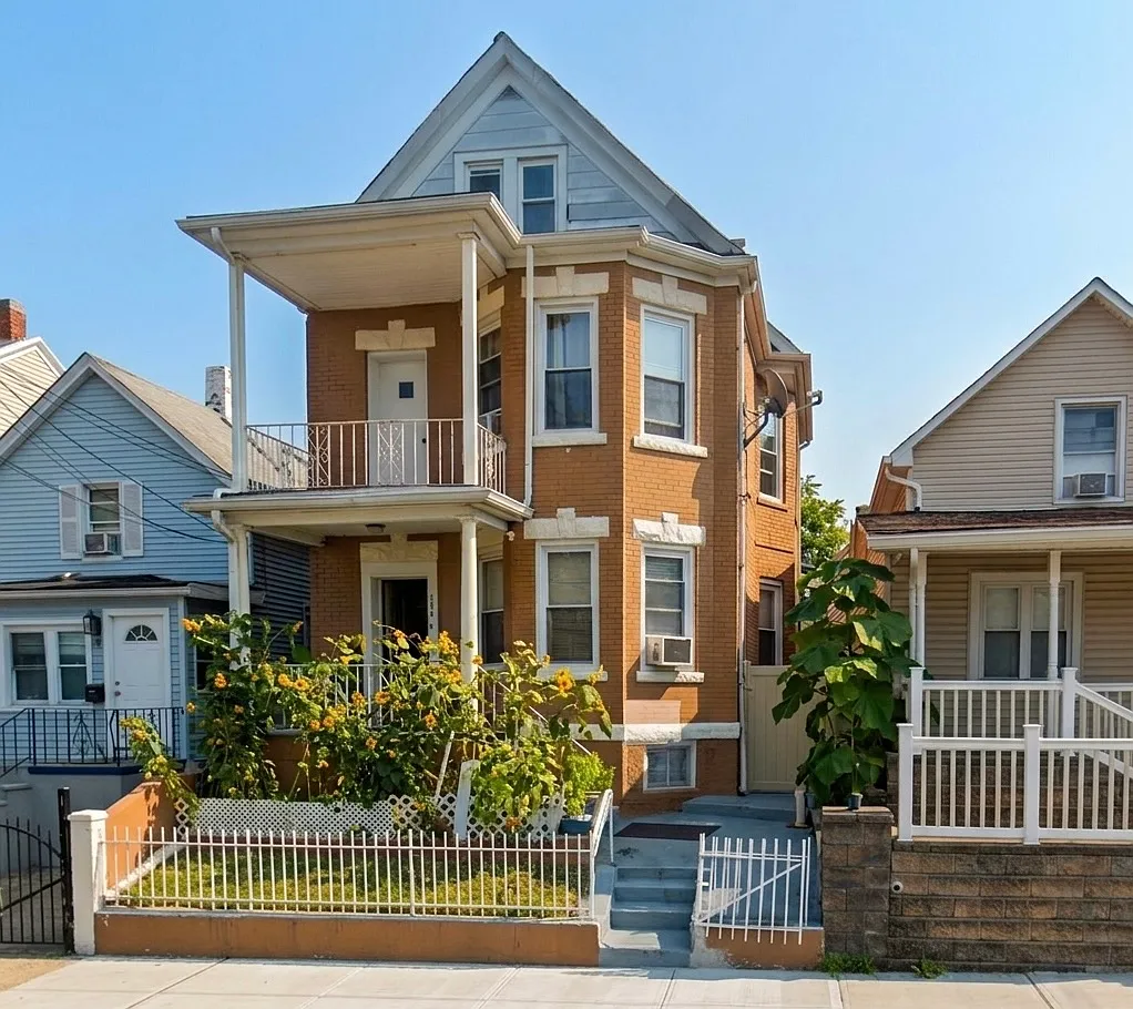 2 bed, $2,300 — Photo 1