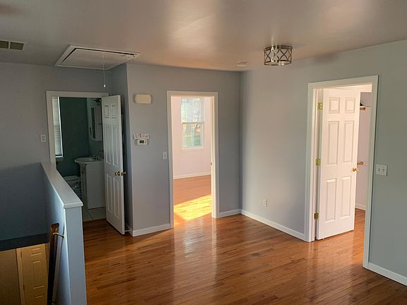 2nd image of 993 N Broadway Floor 2