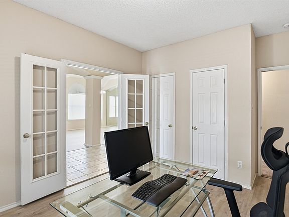 5th image of 812 Patricia Dr