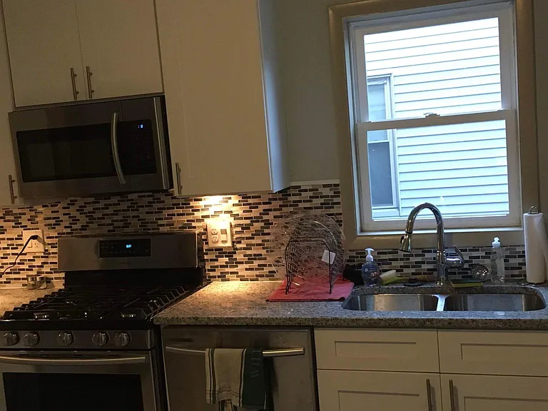 1518 Kenilworth Ave — Photo 6